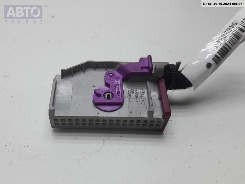 Разъем AUX / USB к Volkswagen Touran 2004