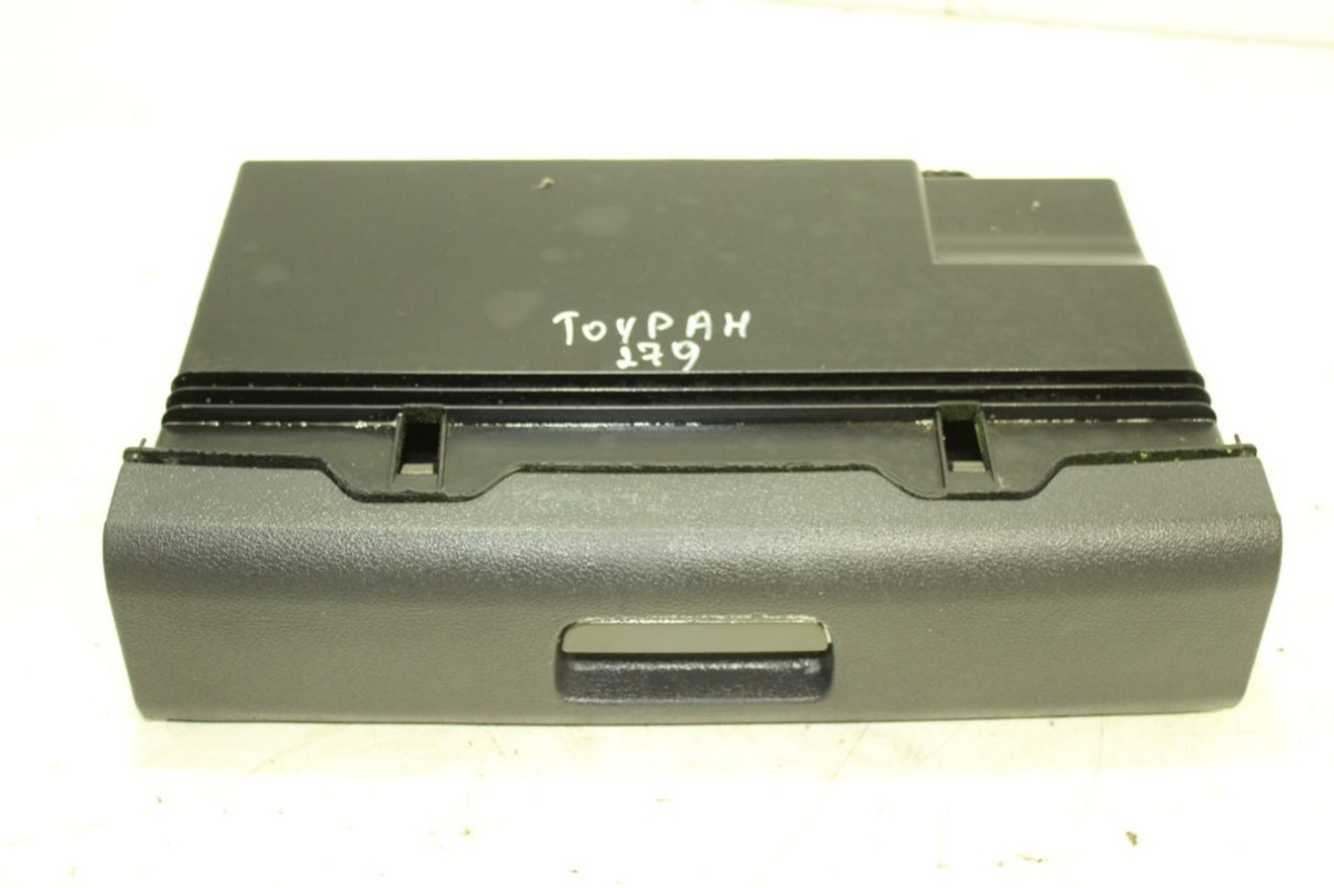 Бардачок к Volkswagen Touran 2005