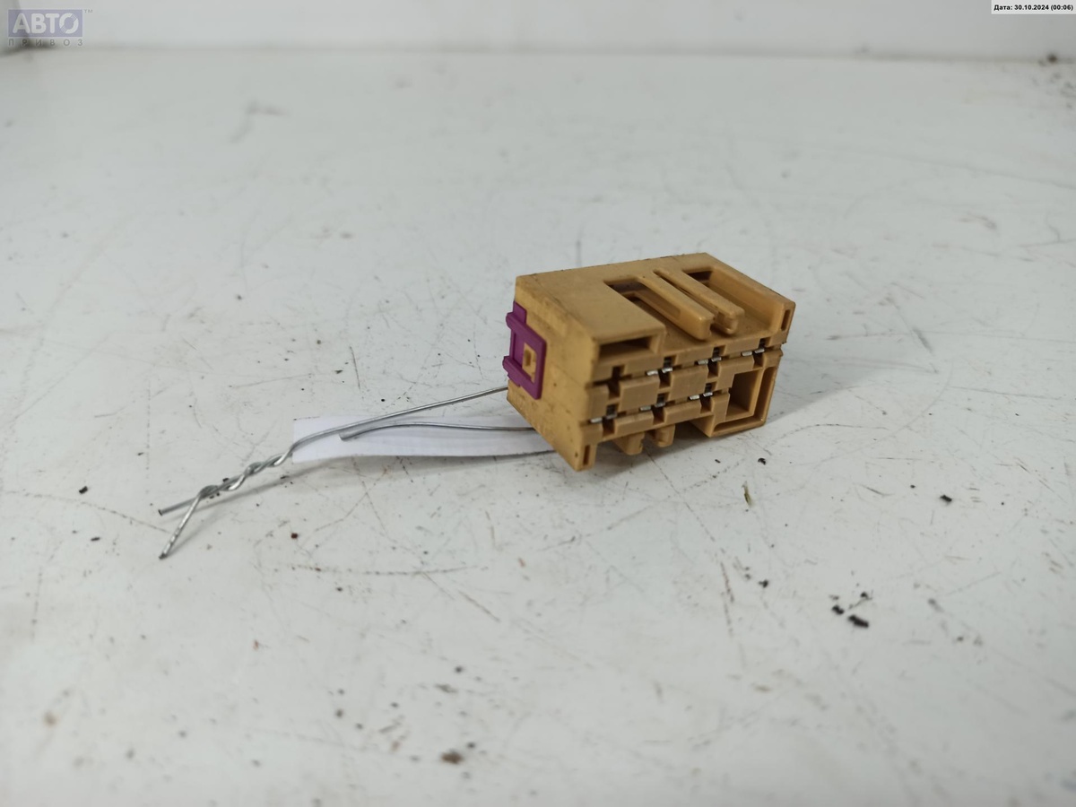 Разъем AUX / USB к Audi A8 2000