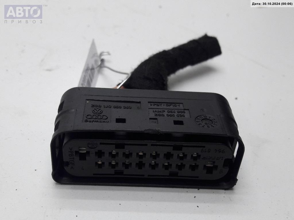 Разъем AUX / USB к Volkswagen Passat 2002