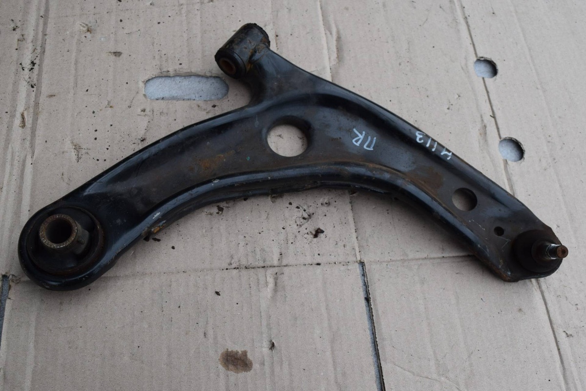 Рычаг передний правый к Toyota Yaris 2008