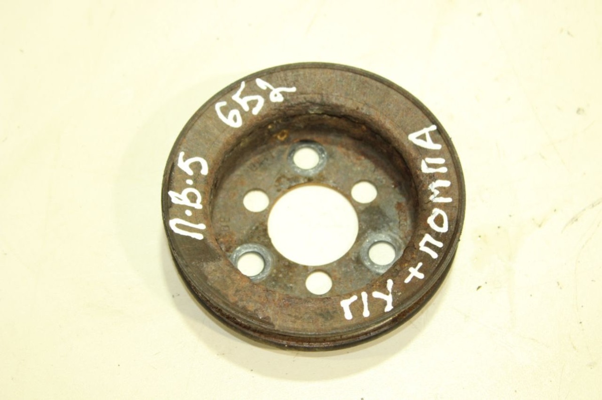 Шкив помпы к Volkswagen Passat 2000