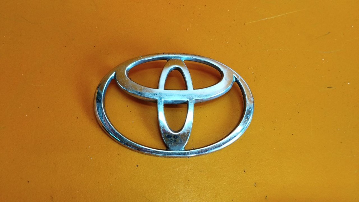 Эмблема к Toyota Camry 1995