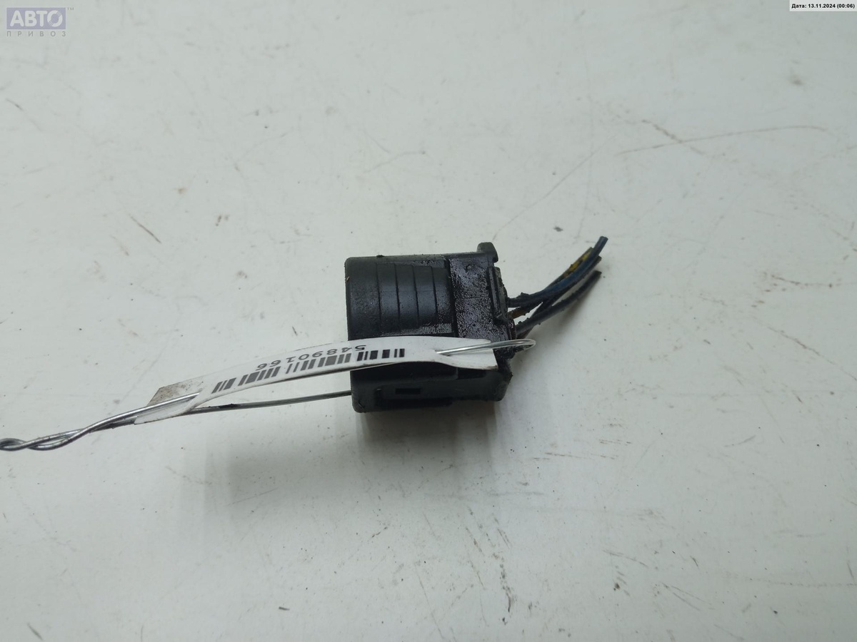 Разъем AUX / USB к Toyota Avensis 2003
