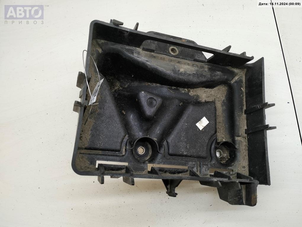 Крепление аккумулятора к Volkswagen Polo 2005