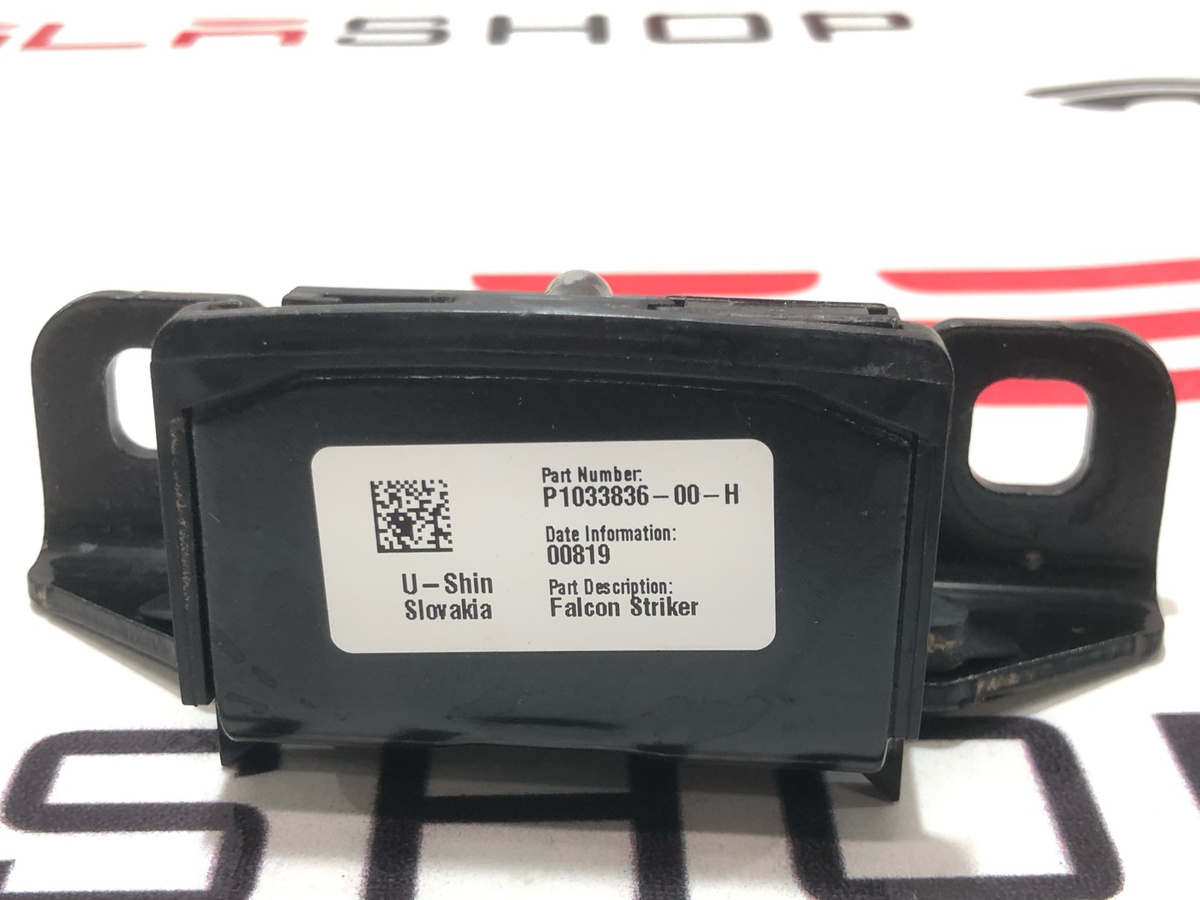 Петля двери к Tesla Model X 2019