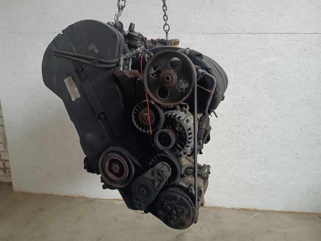 Двигатель к Peugeot 406 2001