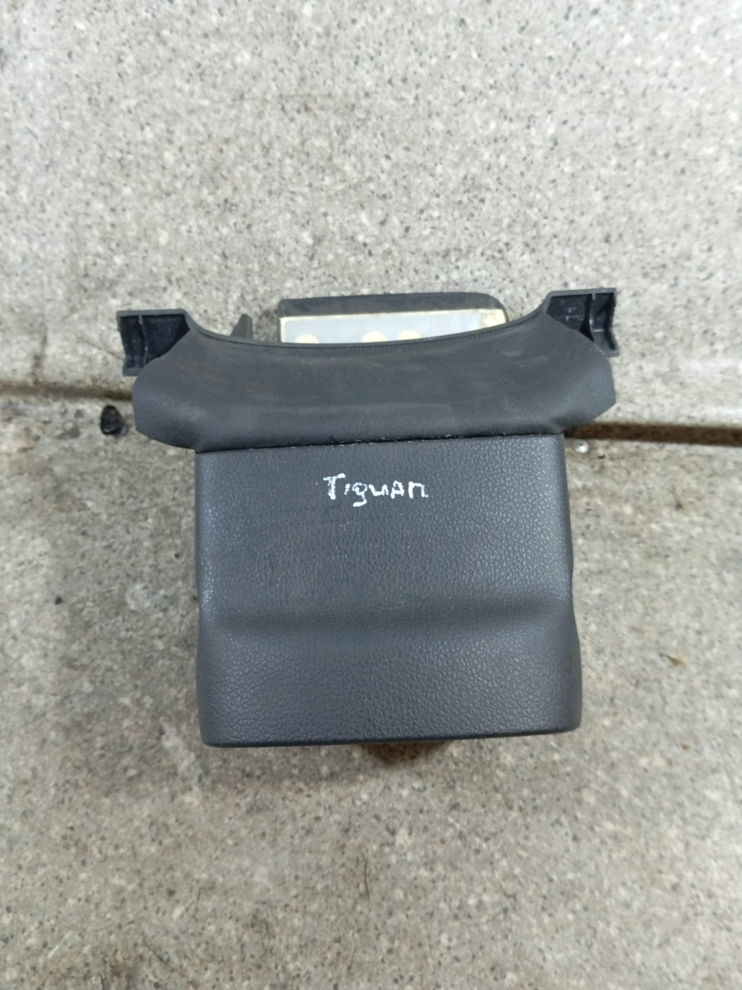 Кожух рулевой колонки к Volkswagen Tiguan 2009