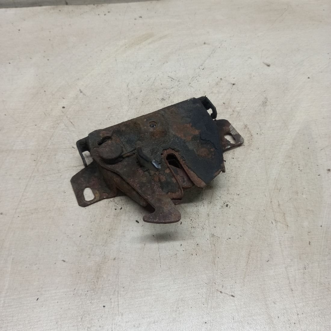 Замок капота к Mitsubishi Lancer 1991