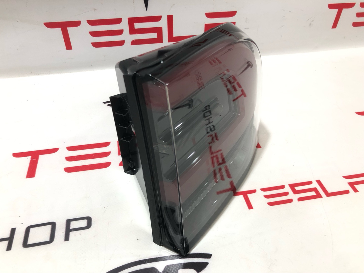Фонарь задний правый к Tesla Model X 2022