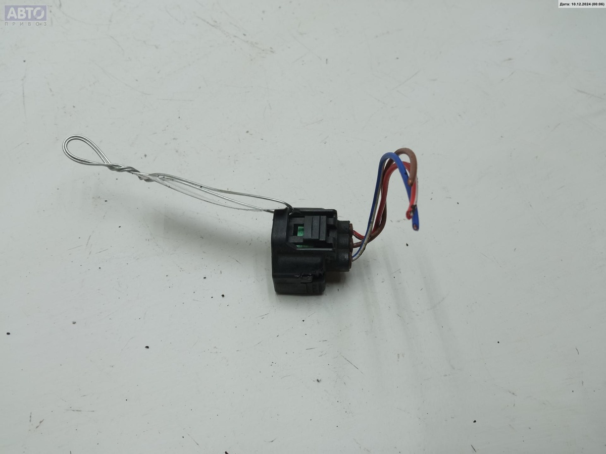Разъем AUX / USB к Toyota Avensis 2005