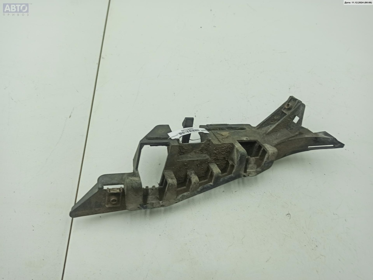 Кронштейн крыла  к Peugeot 307 2004