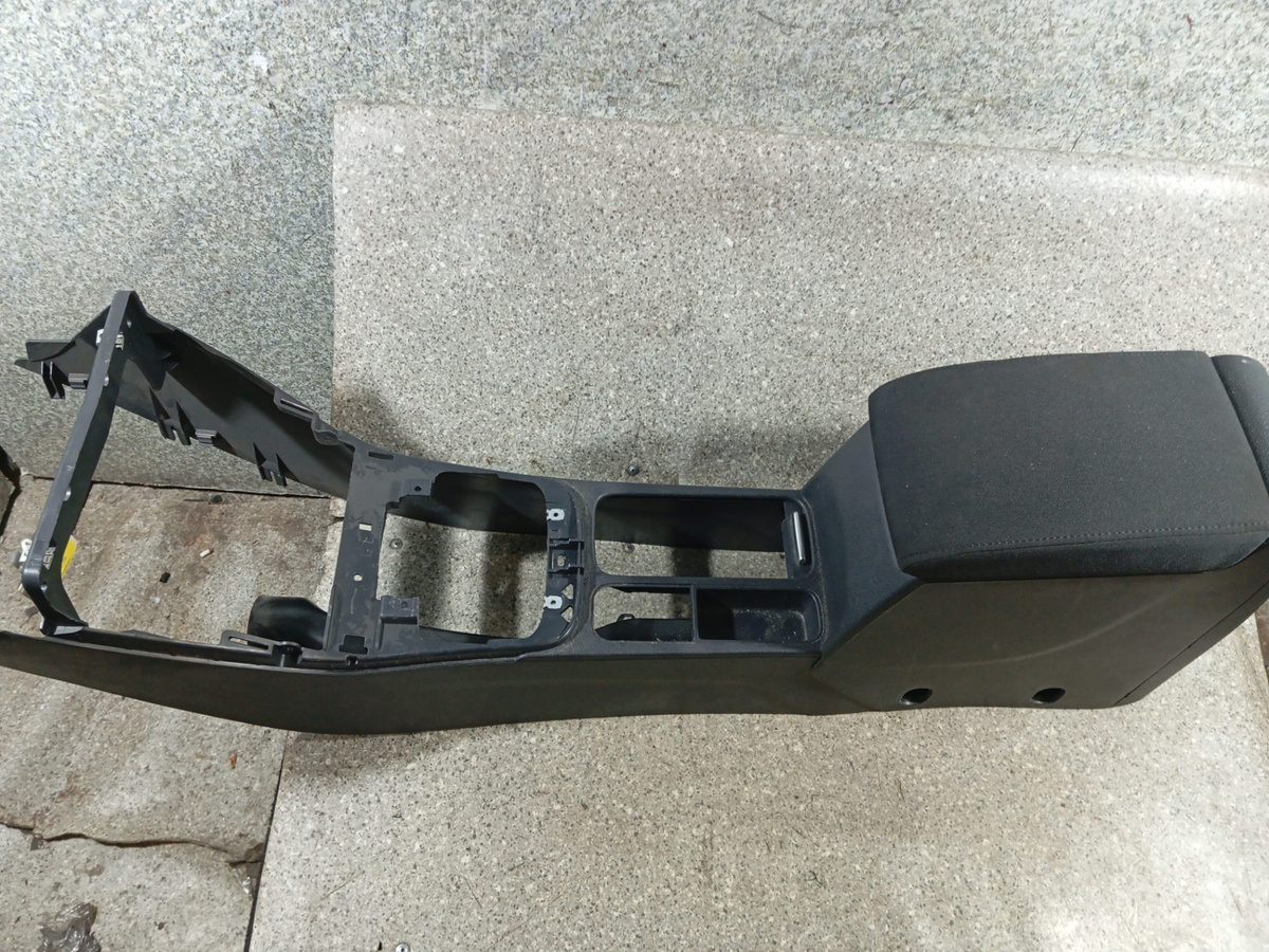 Подлокотник к Volkswagen Tiguan 2009