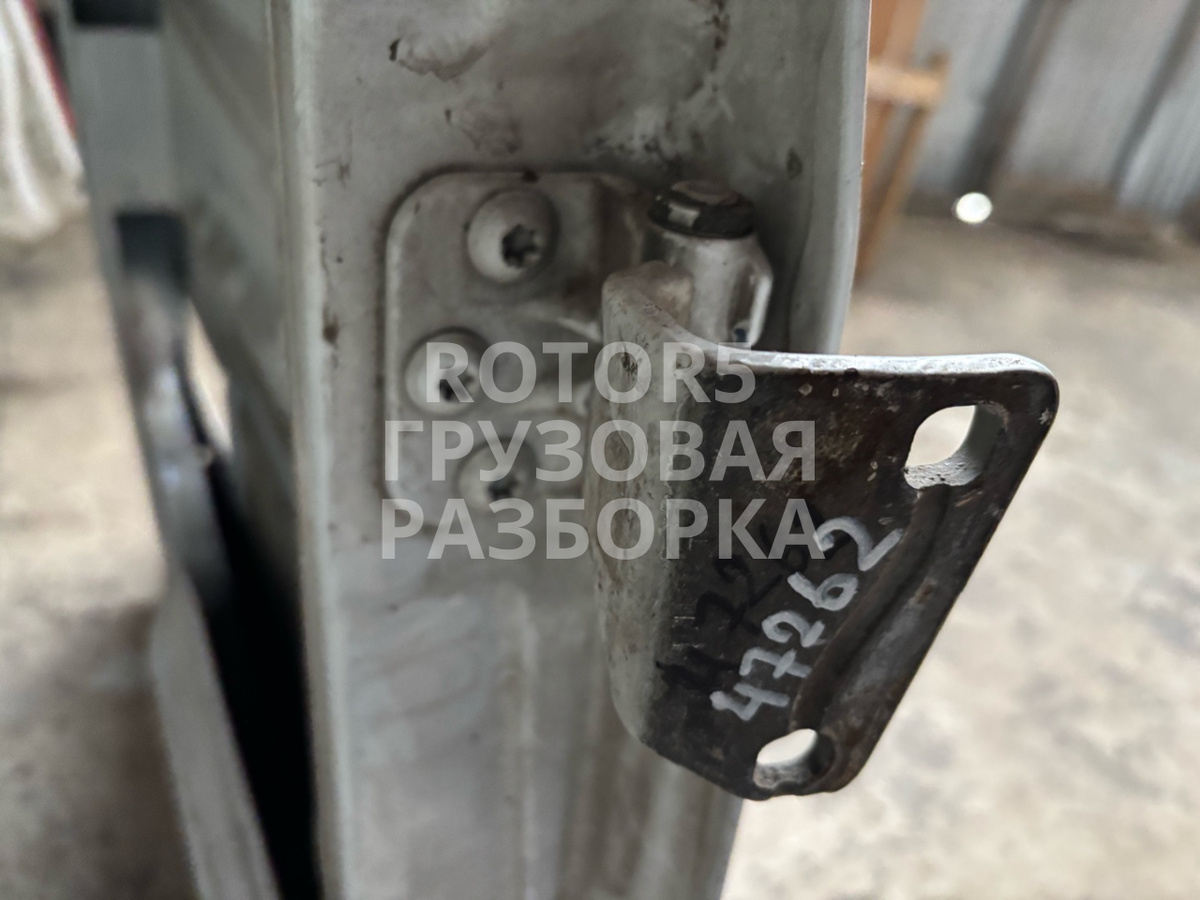 Петля двери к Mercedes-Benz  2008