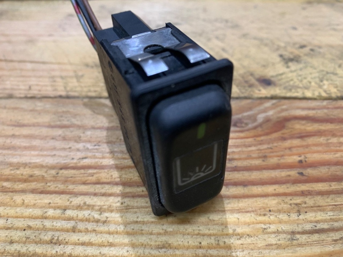 Кнопка  к Mercedes-Benz 3101 1993