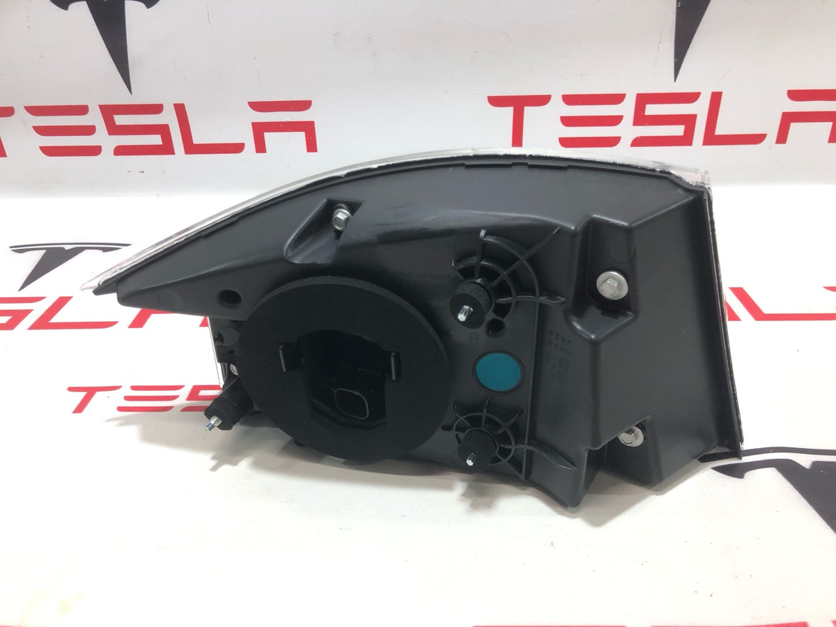 Фонарь задний правый к Tesla Model S 2019