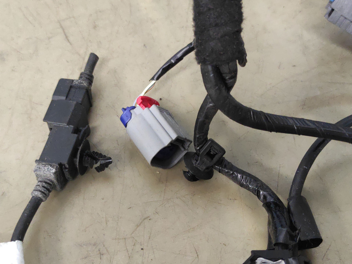 Разъем AUX / USB к Ford Kuga 2012