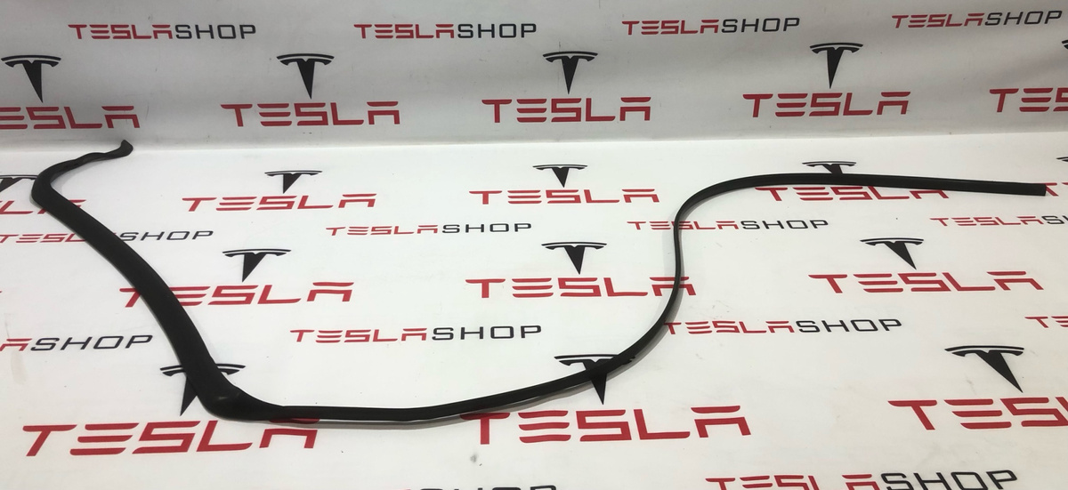 Уплотнитель к Tesla Model S 2013