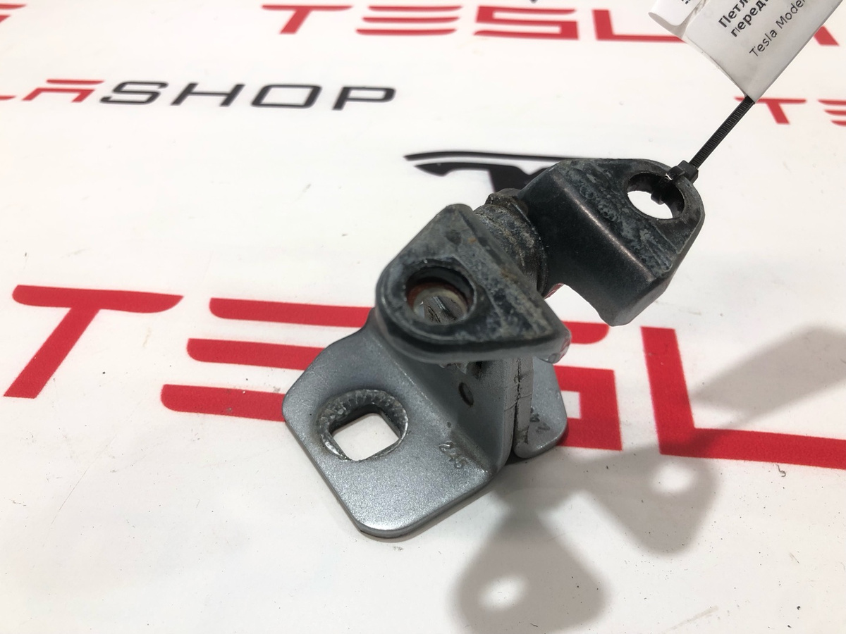 Петля двери к Tesla Model S 2013