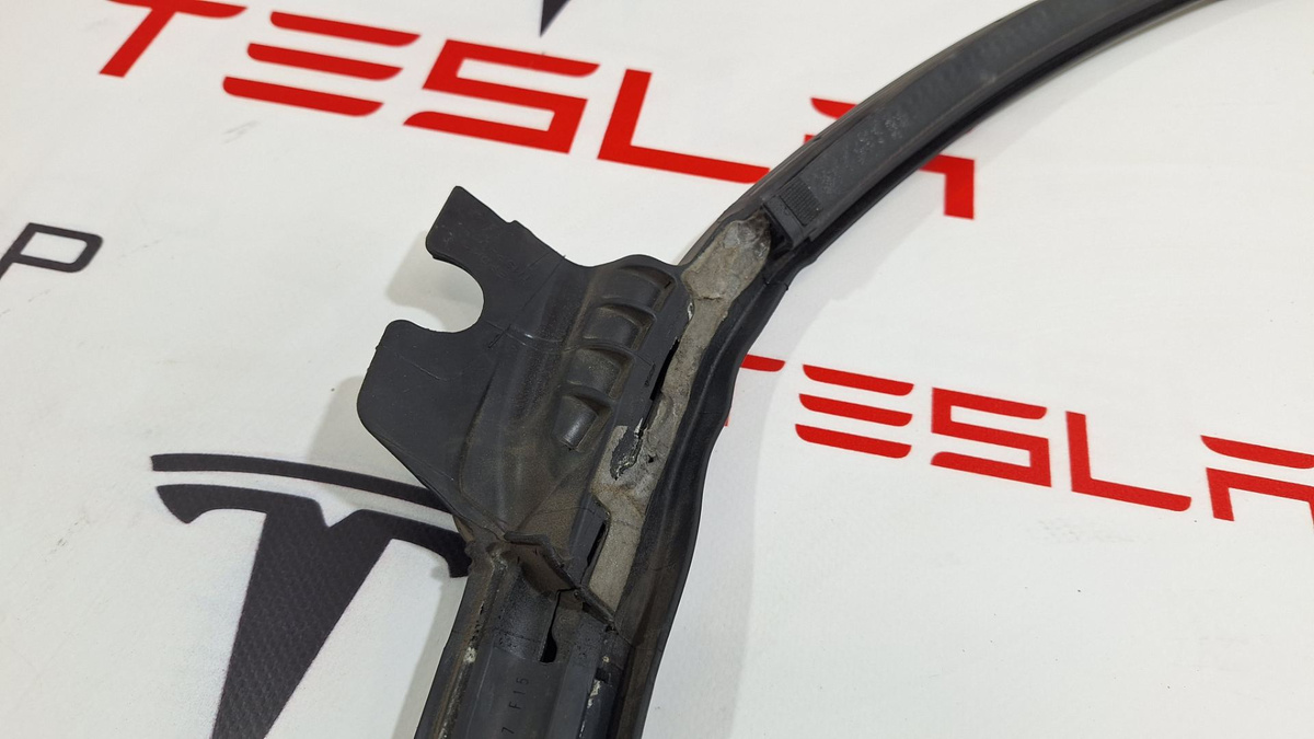 Уплотнитель к Tesla Model S 2013