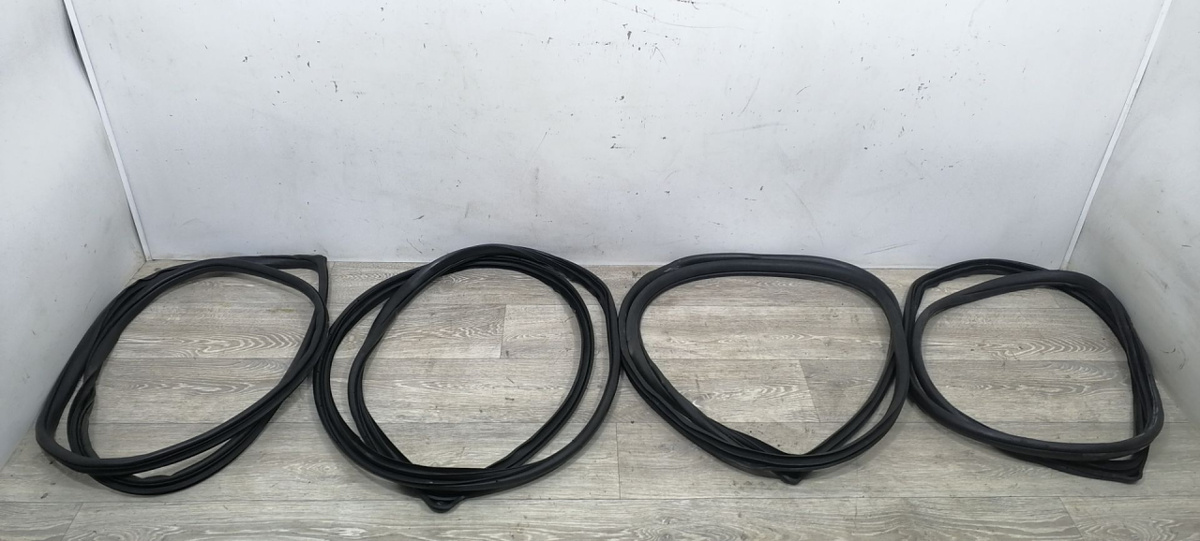 Уплотнитель к Mazda 156 2010