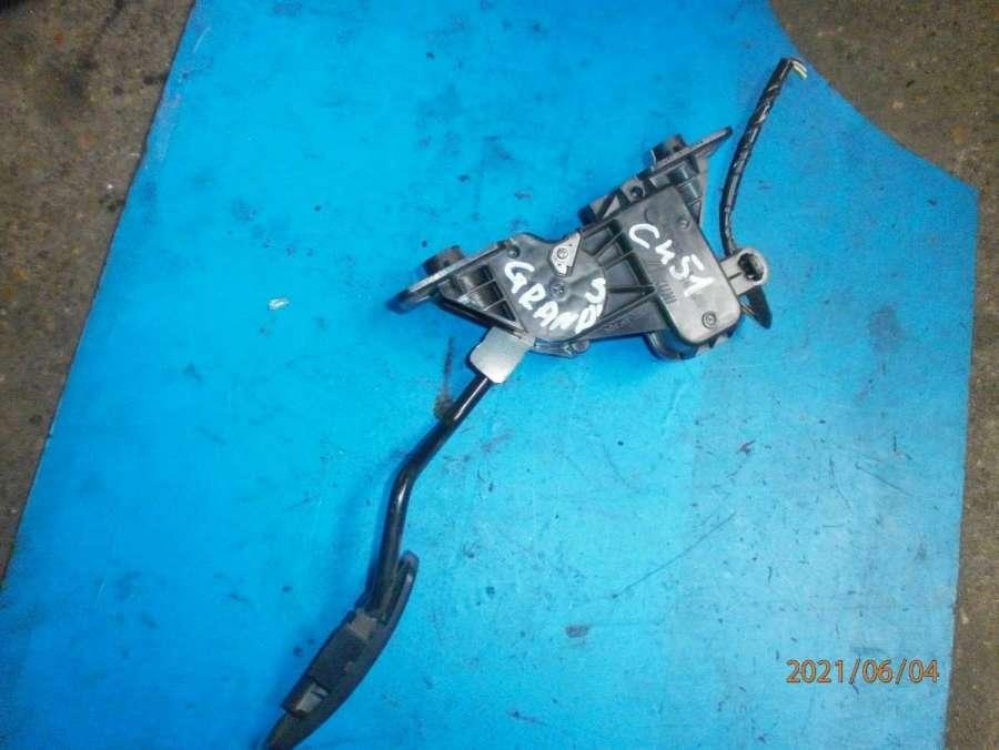 Педаль к Mitsubishi Grandis 2007