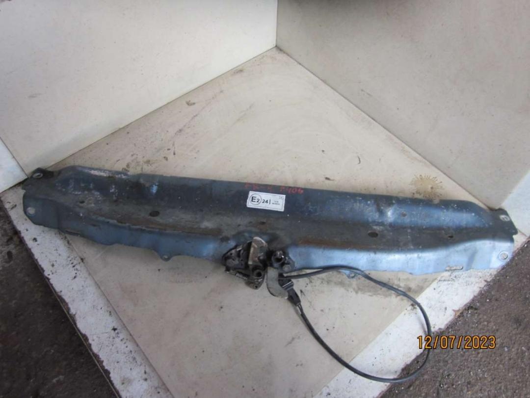 Планка под капот к Peugeot 406 2000
