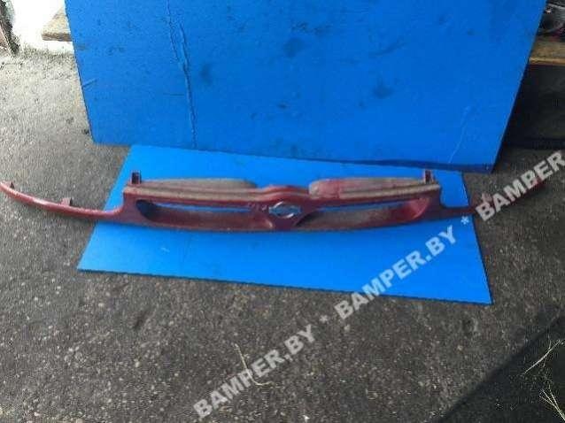 Решетка капота к Nissan Serena 1998