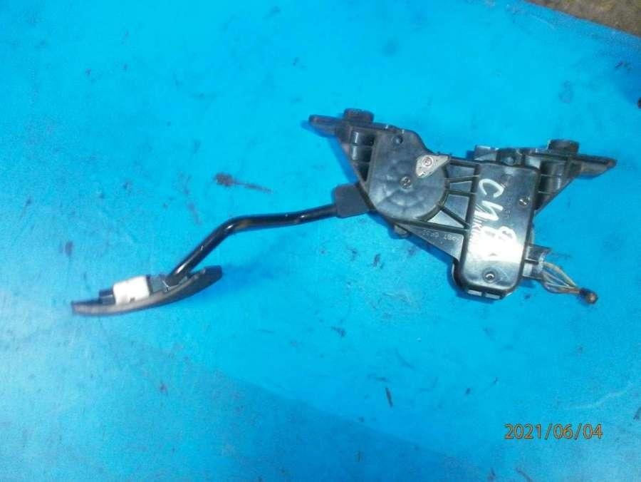 Педаль к Mitsubishi Grandis 2006