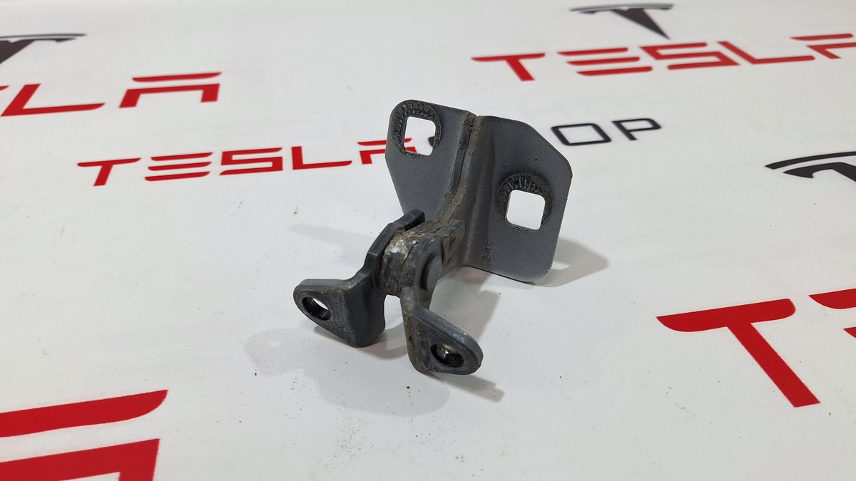 Петля двери к Tesla Model S 2013