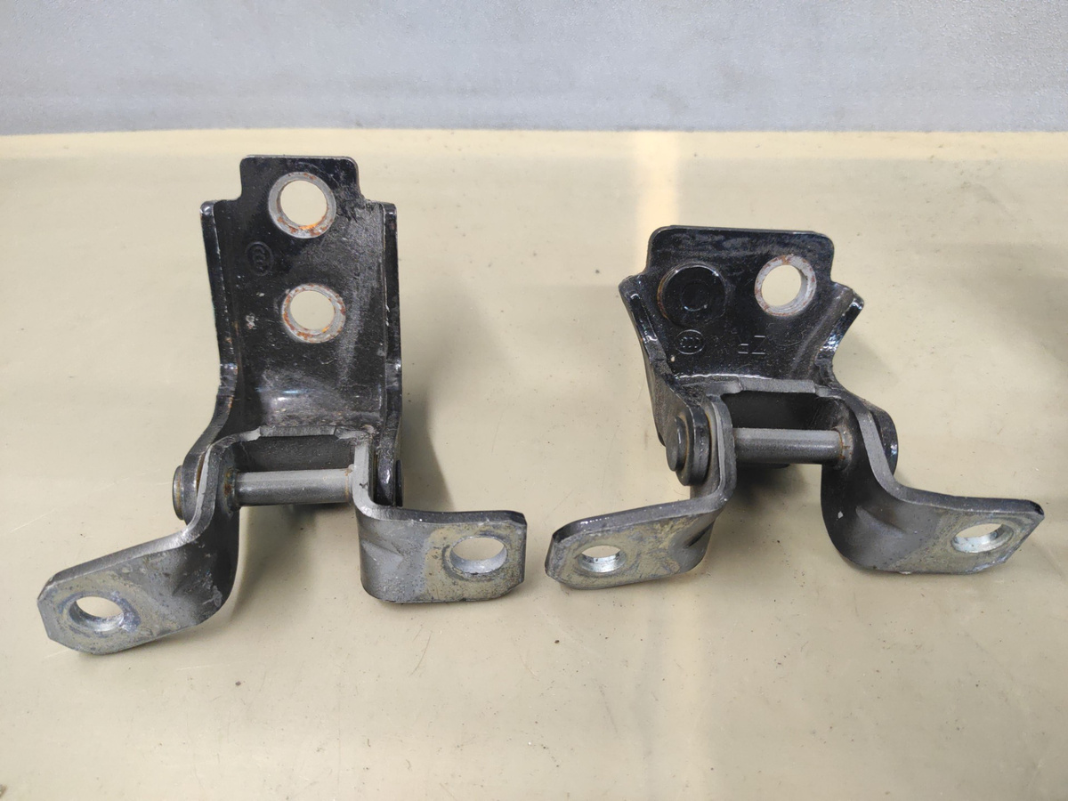 Петля двери к Mazda CX-9 2020