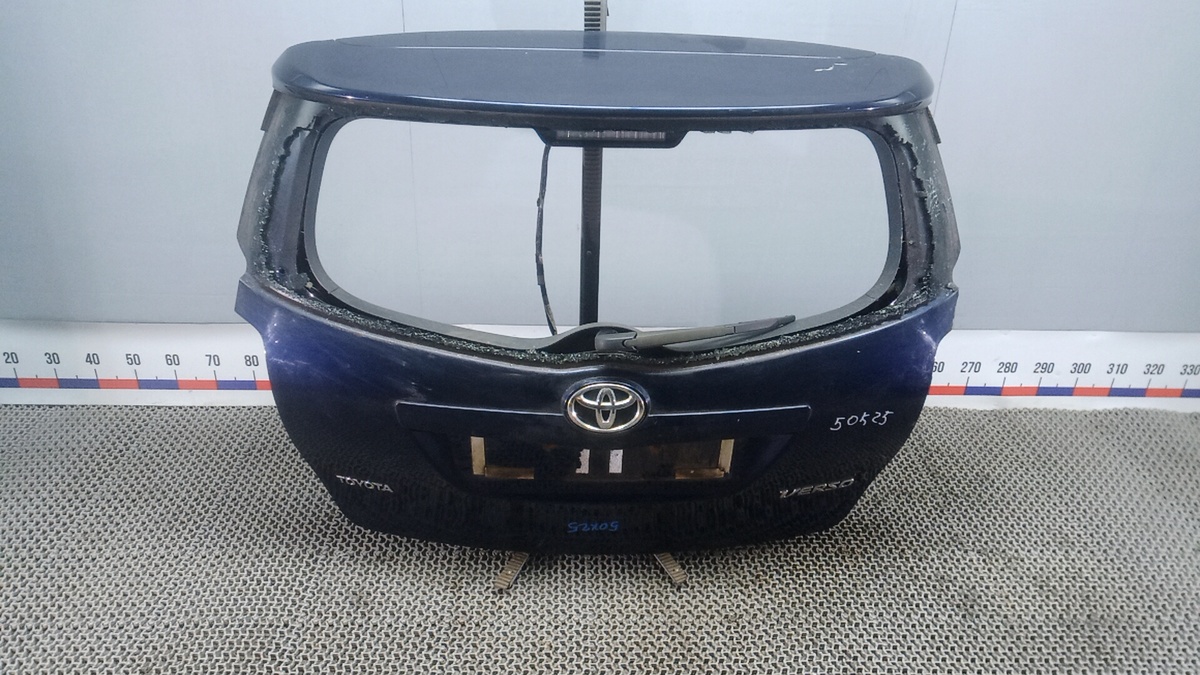 Замок двери к Toyota Verso 2011