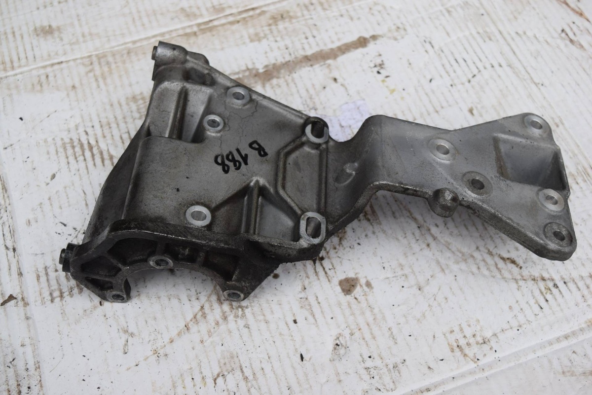 Кронштейн генератора к Volvo XC60 2009