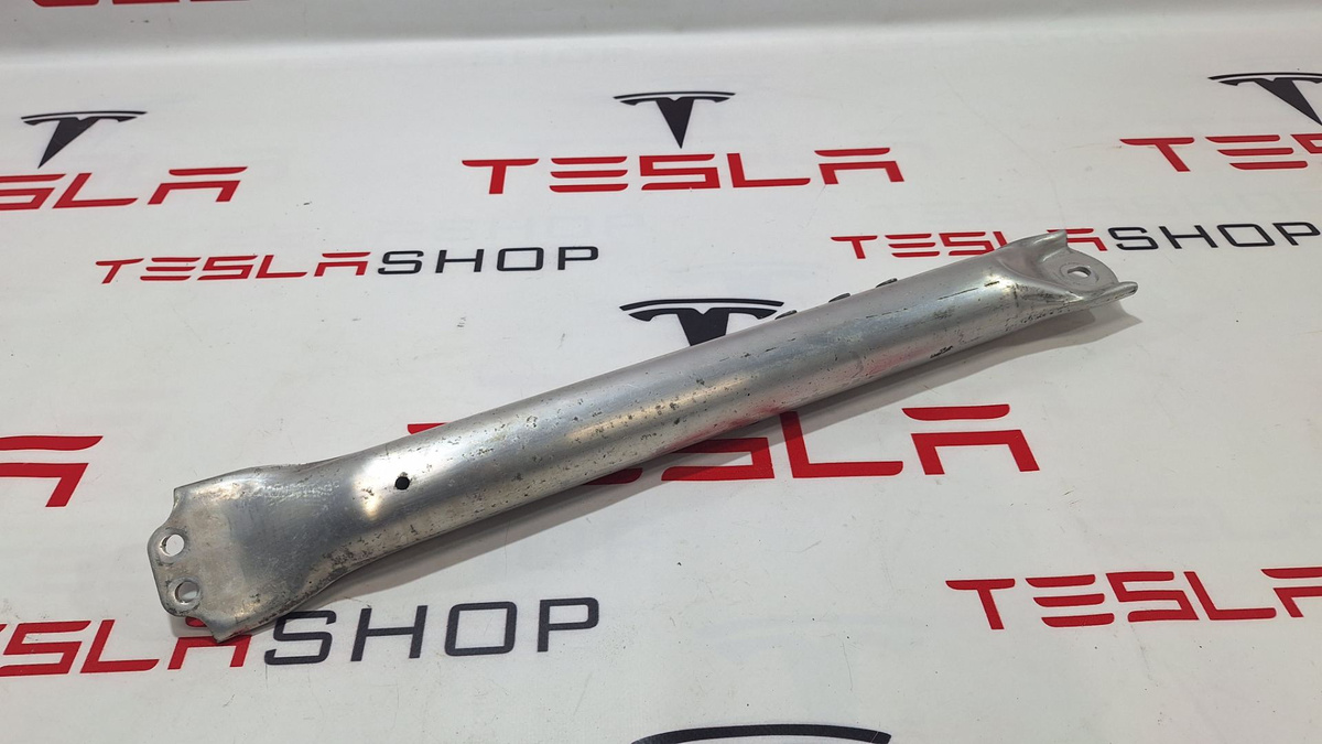 Распорка стоек к Tesla Model S 2013