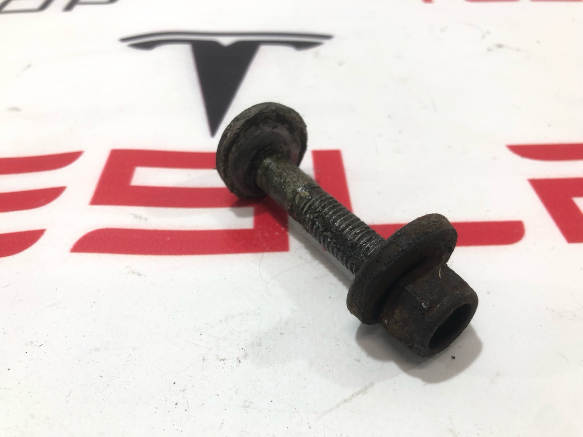Болт развальный к Tesla Model S 2013