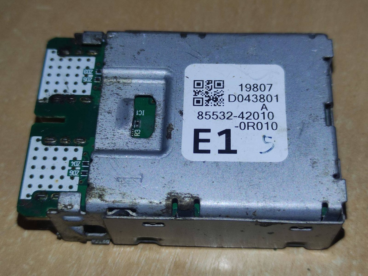 Разъем AUX / USB к Toyota RAV 4 2020