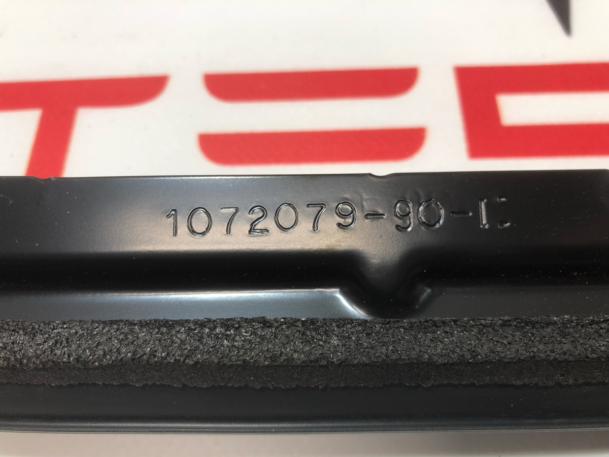 Уплотнитель к Tesla Model X 2022