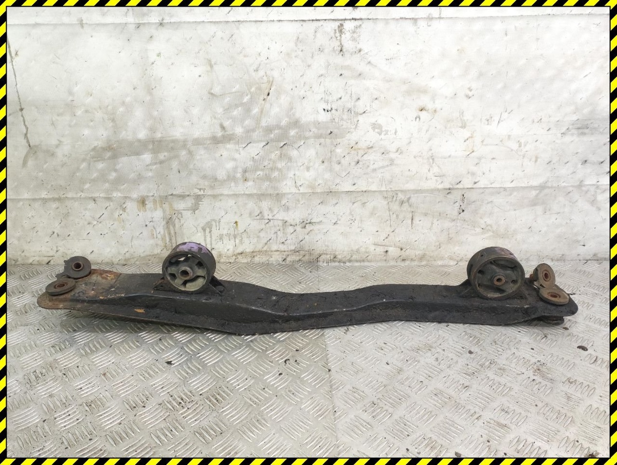 Балка под КПП к Volvo V40 1997