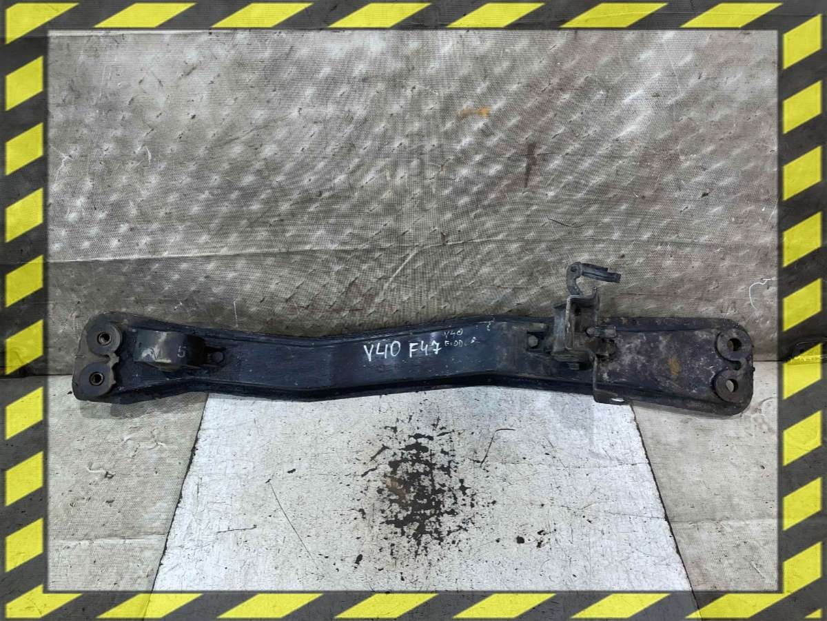Балка под КПП к Volvo V40 1996