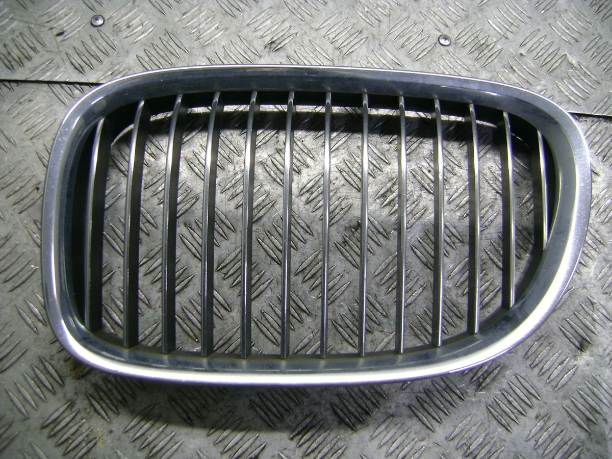 Решетка капота к BMW 7 series 2011