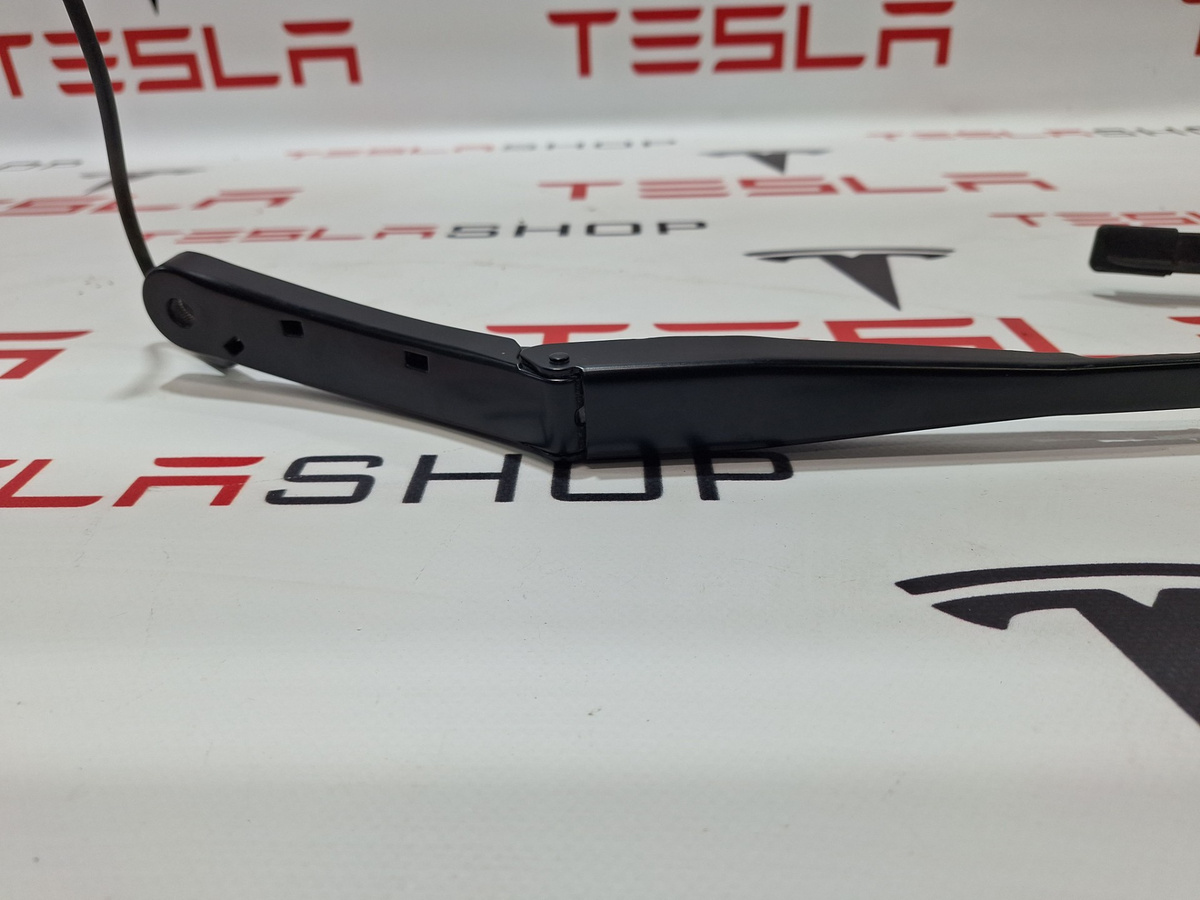 Щеткодержатель к Tesla Model X 2022