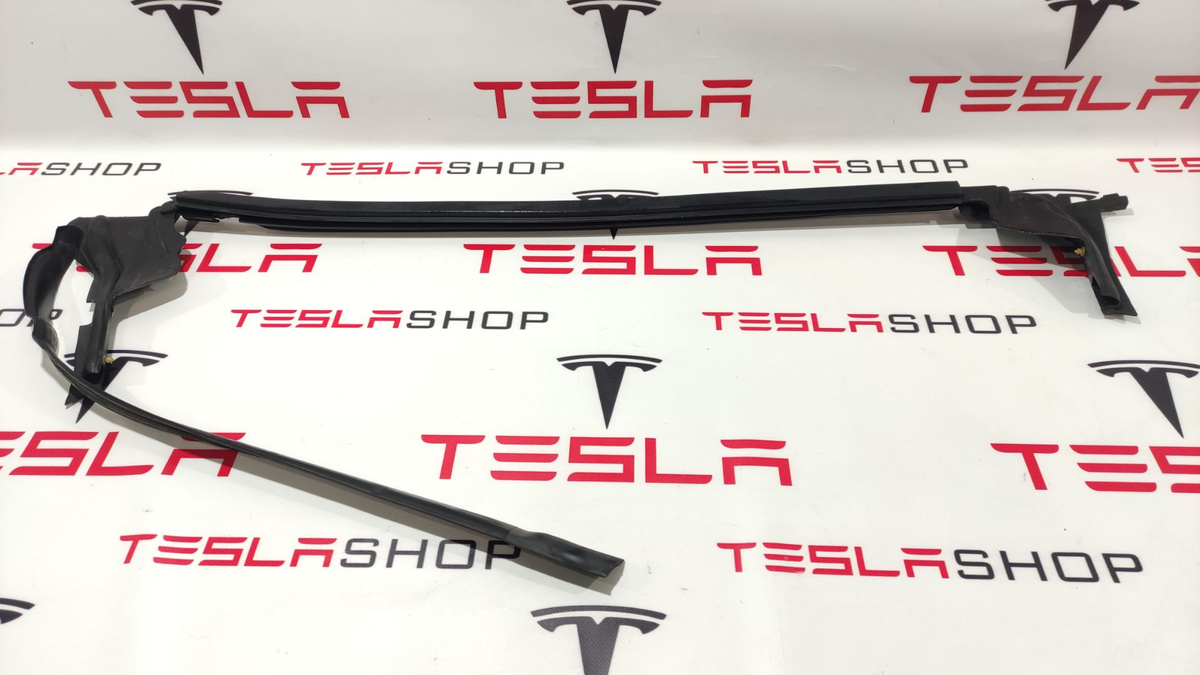 Уплотнитель к Tesla Model X 2022