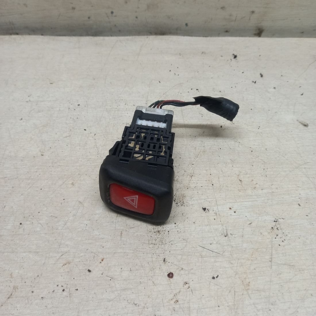Кнопка  к Nissan Almera 2003