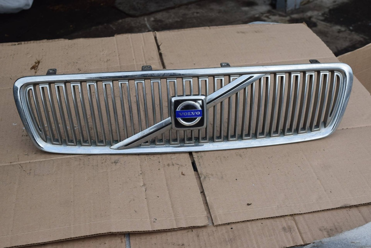Решетка радиатора к Volvo V70 2003