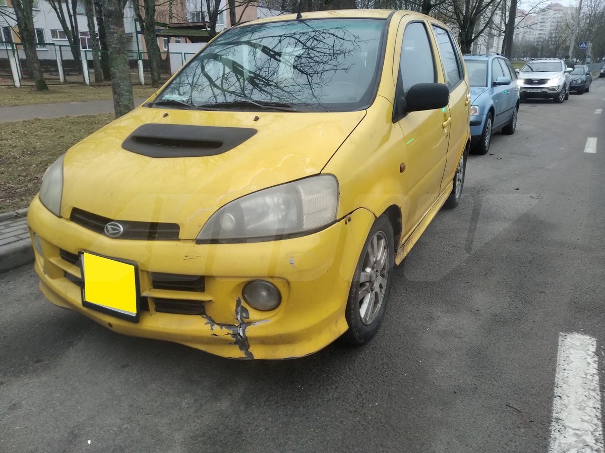 Daihatsu YRV I, 2002