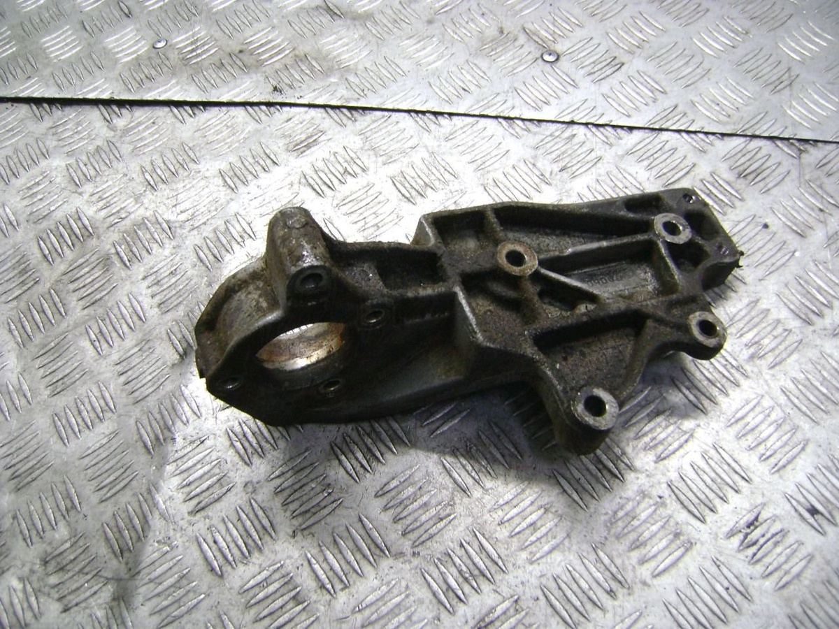 Кронштейн полуоси к Fiat Stilo 2000