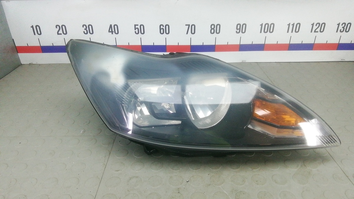 Фара правая к Ford Focus 2009
