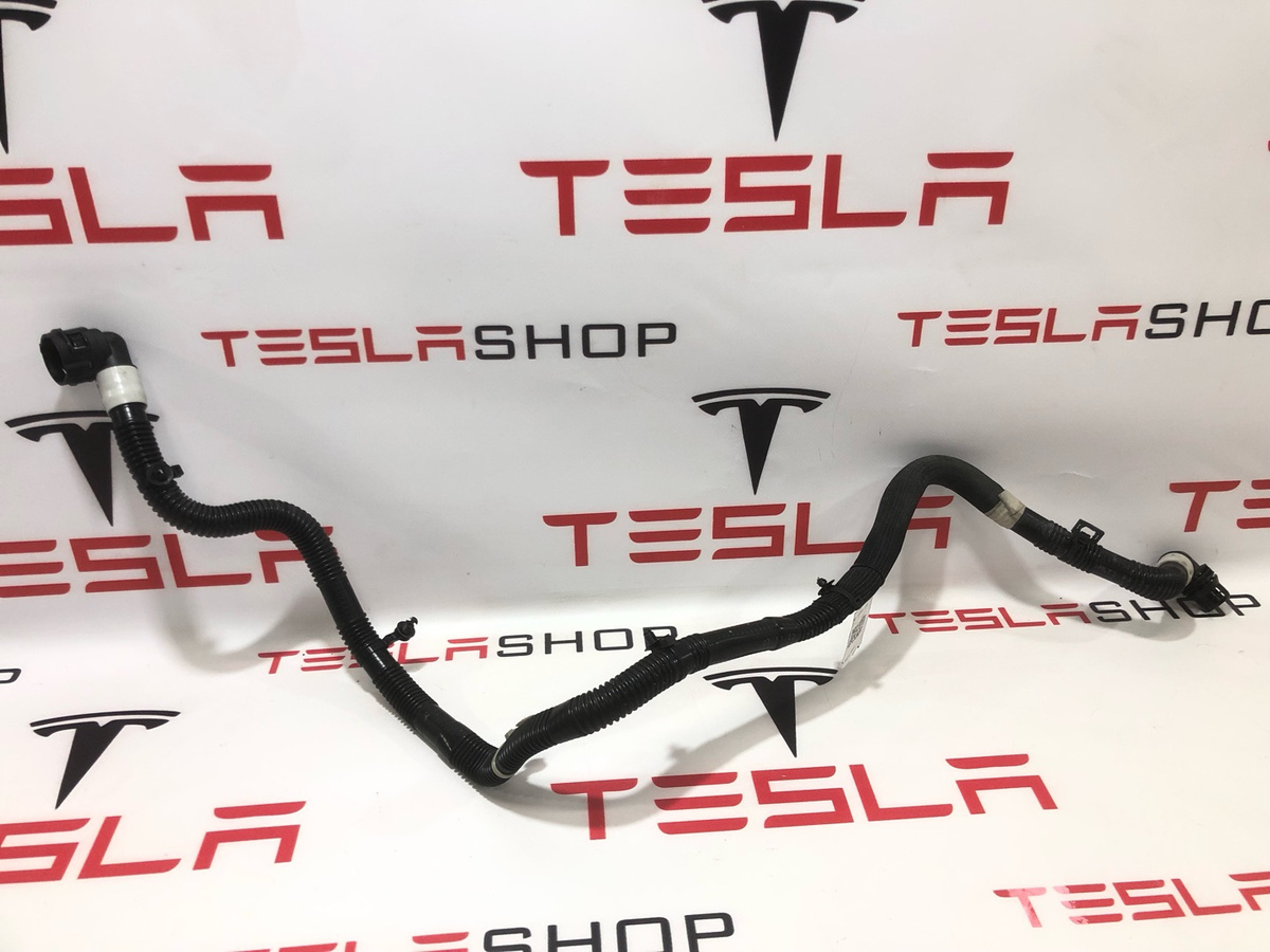 Патрубок радиатора к Tesla Model X 2022