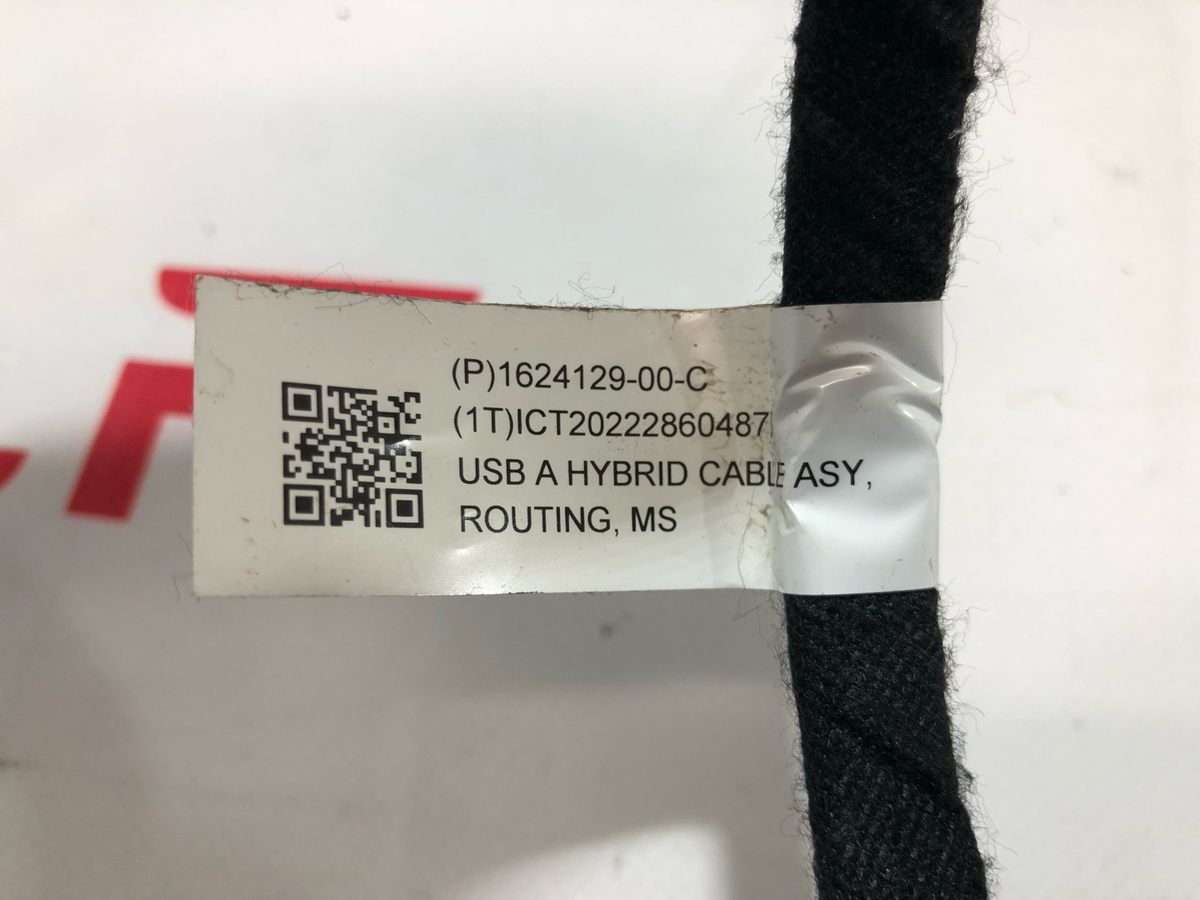 Провод USB к Tesla Model X 2022
