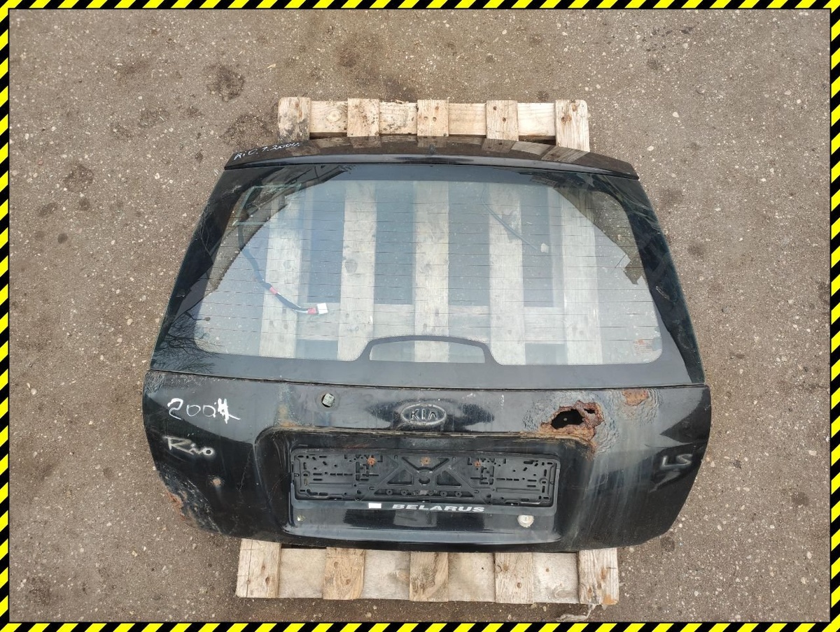 Стекло заднее к Kia Rio 2004